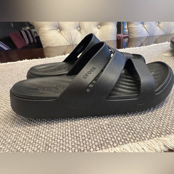 Women’s Black Crocs Getaway Sandals Never Worn - Picture 2 of 7